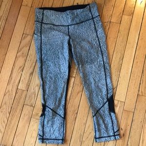 Lululemon 7/8 pattern leggings